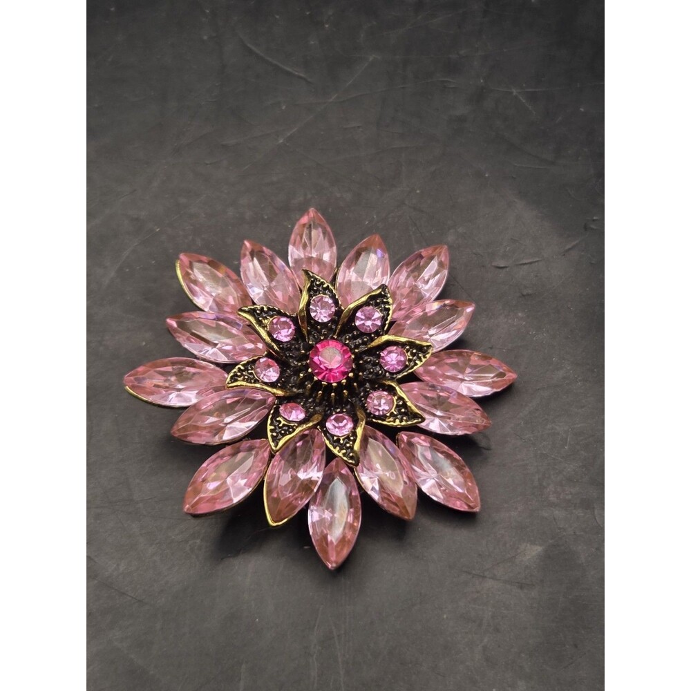 Vintage Chrysanthemum Brooch Pink - Picture 3 of 12
